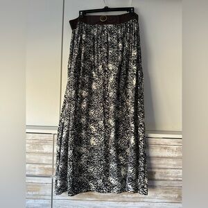 Chic Black and White Maxi Skirt